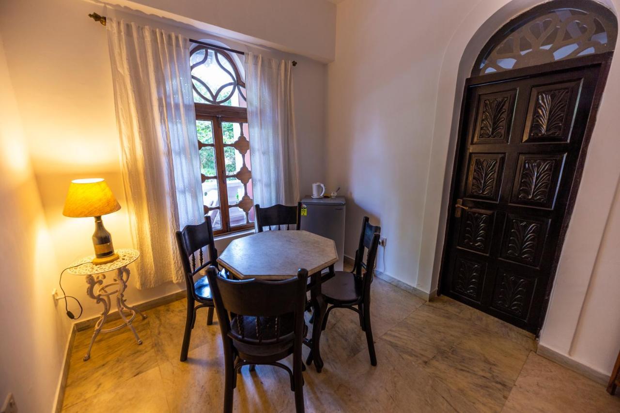 Marbella Guest House Sinquerim Bagian luar foto